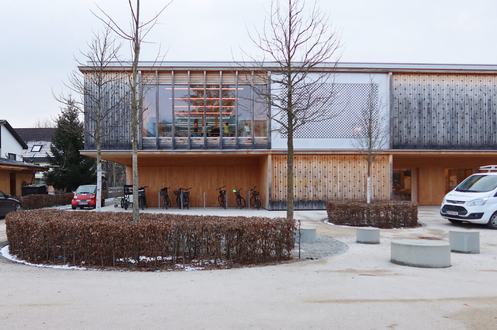 Materská škola Am Engelbach in Lustenau, Innauer-Matt Architekten, Bezau - Vorarlberg, Rakúsko (Photo: Jakub Hanták, 2023) 